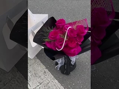 Pierwsza miłość, papier kolorowy, bukiet kwiatów, papier do pakowania, wodoodporny papier do pakowania kwiatów.