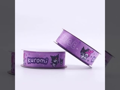 Śliczna wstążka z ciastka. Dzieci przedszkole.