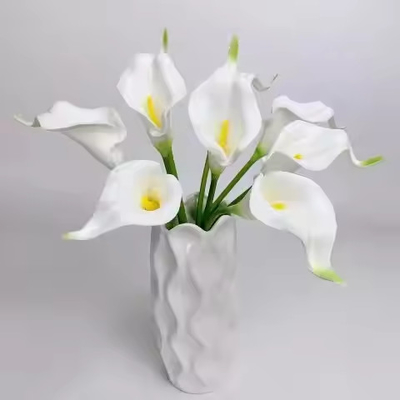 Dobra cena. Delikatne miękkie dekoracje ślubne Dekoracje noworoczne artykuły stołowe jedwab sztuczne kwiaty Calla Lily w Internecie