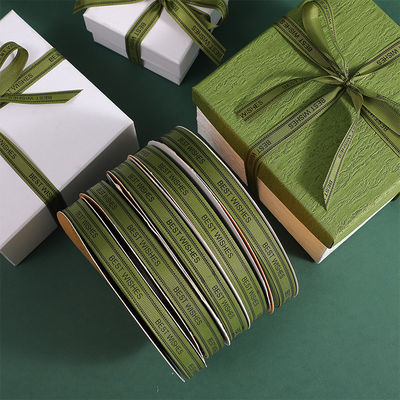 kupować Wojskowe zielone opakowanie prezentów wstążka list wstążka pudełko prezentów wstążka kwiaty pasek piekarniczy 1,5 cm wstążka hurtowa produkcja online
