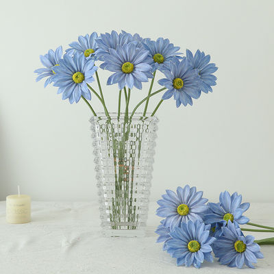 kupować Trzy kawałki sztucznej jedwabianej tkaniny wykonanej z letnich chryzantem sztucznych kwiatów do domowej dekoracji ślubnej, z wysokiej jakości wrażeniem, są gotowe sztuczne kwiaty produkcja online