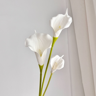 Dobra cena. Sztuczne kwiaty lilie Calla dekoracja domowego stołu jadalnego, aranżacja kwiatowa salonu ślubnego i rekwizyty fotograficzne w Internecie