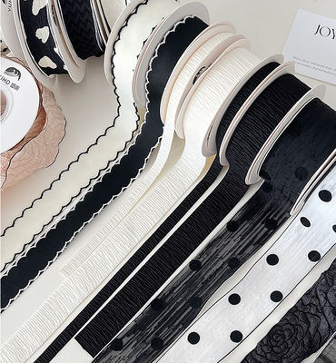 kupować Poliestrowa czarno-biała wstążka z serii Bukiet kwiatów Pasek do akcesoriów do włosów DIY Ręcznie robiona kokarda produkcja online