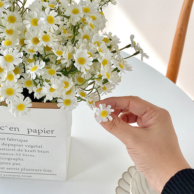 kupować Ins Chamomile Symulacja kwiatów Bundle Daisy Fałszywy Kwiat Dekoracja salonu Stolik Kwiat bukiet Fotografia rekwizyty online manufacture