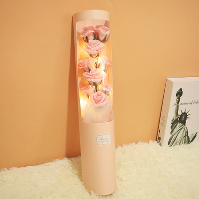 kupować Kreatywne prezenty walentynkowe dla dziewczyny i najlepszej przyjaciółki, takie jak bukiety mydlane, pudełka z sztucznymi różami i wiadra uścisków, dostępne w sprzedaży hurtowej od producenta. online manufacture