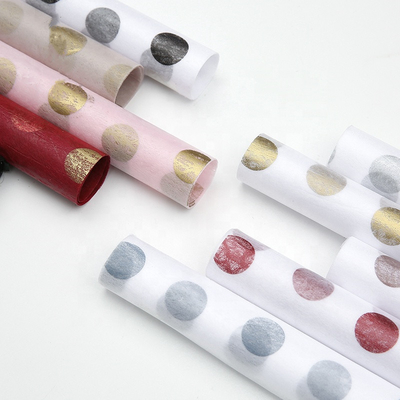 kupować Polka Dot Pattern Ekologiczne włókniny florystyczne arkusze papieru do pakowania 60cm * 60cm online manufacture