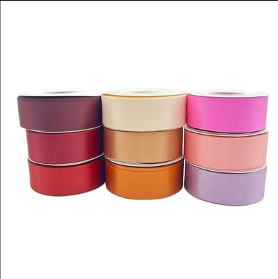 Dobra cena. Fabryka hurtowa Custom Double Faced Satin Wrap Ribbon Roll Print Custom Logo With Gift Wrap w Internecie