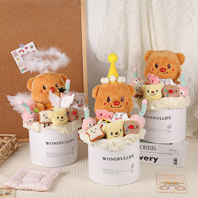 Dobra cena. Żółty krem ręka trzymając lalkę bukiet ukończenia niedźwiedzia w garnku święta prezent dziewczyna urodziny Chiński Walentynki ręka trzymająca kwiat prezent w Internecie