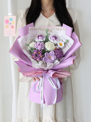 Dobra cena. Ręcznie dziany bukiet kwiatowy z przędzy - dar kwiatowy z makijażem w kolorze makaronu dla dziewczyny i zwierzęcia w Internecie