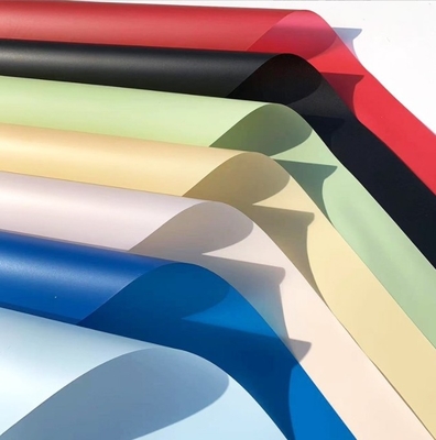 Dobra cena. Papier kwiatowy owinięty w papier mat, materiał papierowy do pakowania kwiatów, bukiet sklepu z kwiatami, papier opakowaniowy wodoodporny, półprzezroczyste papiery z tworzyw sztucznych w Internecie