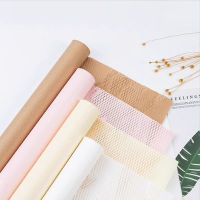 Dobra cena. Papier z pączkami, różowe sieci , czerwona koperta, papier do kwiatów, papier sieciowy, papier do pakowania bukietów, papier do sztuki z sieci, opakowania kwiatowe w Internecie