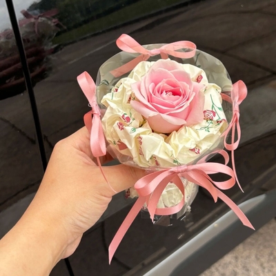 Dobra cena. W kolorach cukierków fascynują cię, małe bukiety sztucznych kwiatów, kwiaty mydłowe, gotowe produkty, zaskakujący romans, rzemiosło, stół, hurtowy i detaliczny w Internecie