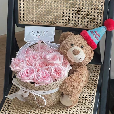 Dobra cena. W Dzień Dziecka, 1 czerwca, są wieczne lalki z kwiatami, bukiety z niedźwiedziami, wiadra do uścisków z miskiem i prezenty urodzinowe. w Internecie